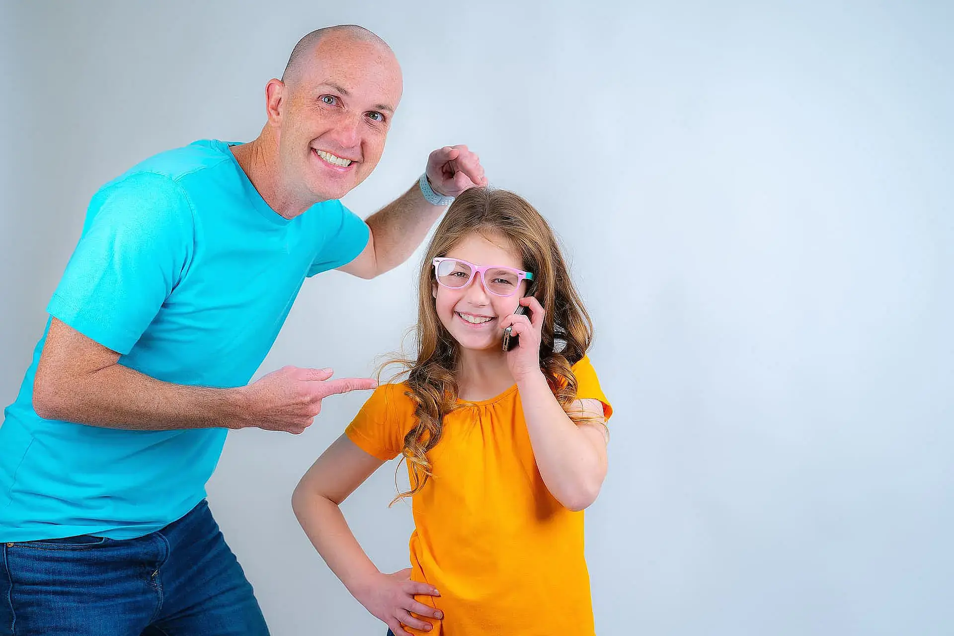 Dr. Adam Reynolds is orthodontic expert at Orthodontic Design Co with a smiling girl in orange and glasses on the phone show trusted Orthodontic Design Co. in Madison and Huntsville, AL. Dr. Adam Reynolds is orthodontic expert at Orthodontic Design Co with a smiling girl in orange and glasses on the phone show trusted Orthodontic Design Co. in Madison and Huntsville, AL.